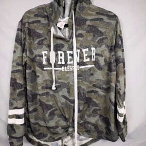 No Boundaries Camouflage Women’s Size L Hoodie - Green and Gray